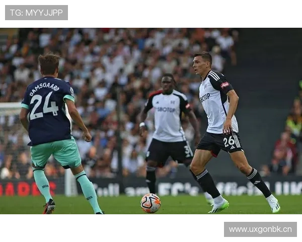 帕利尼亚对位阿森纳中场的对抗能力解析