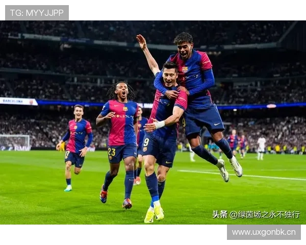 巴萨进攻体系过度依赖边路，战术变化受限影响赛季整体表现