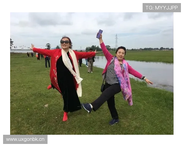 李盈莹刚训练完换衣服那速度，生怕有人看傻了眼吧这也太洒脱了！