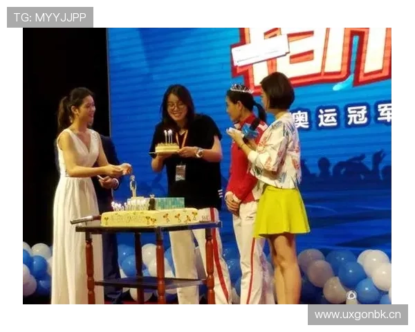 傅园慧训练完秒变吃货现场，网友：运动员也有没节制的一面？